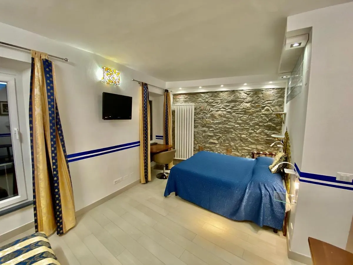 Giovanni Rooms Manarola 3*,