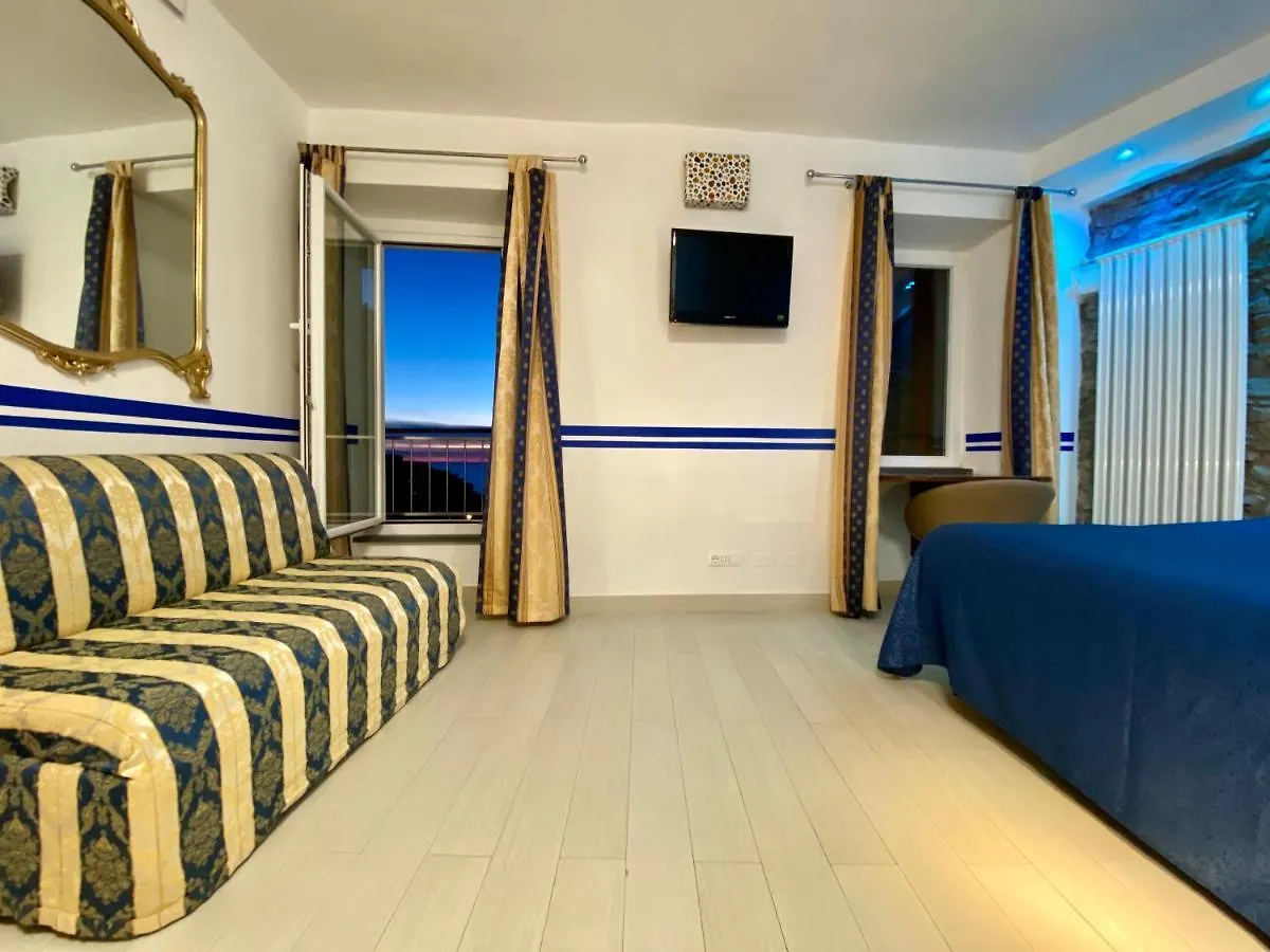Giovanni Rooms Manarola Italia