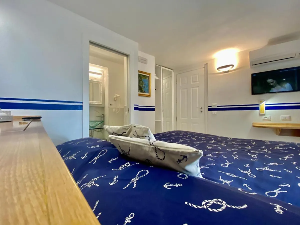 Giovanni Rooms Manarola