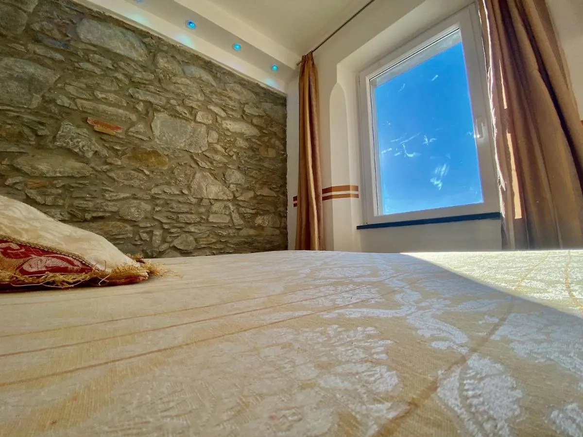 Giovanni Rooms Manarola Italia