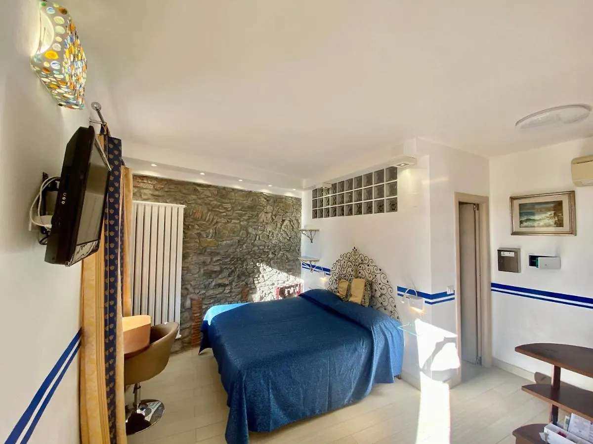 Giovanni Rooms Manarola 3*,  Italia