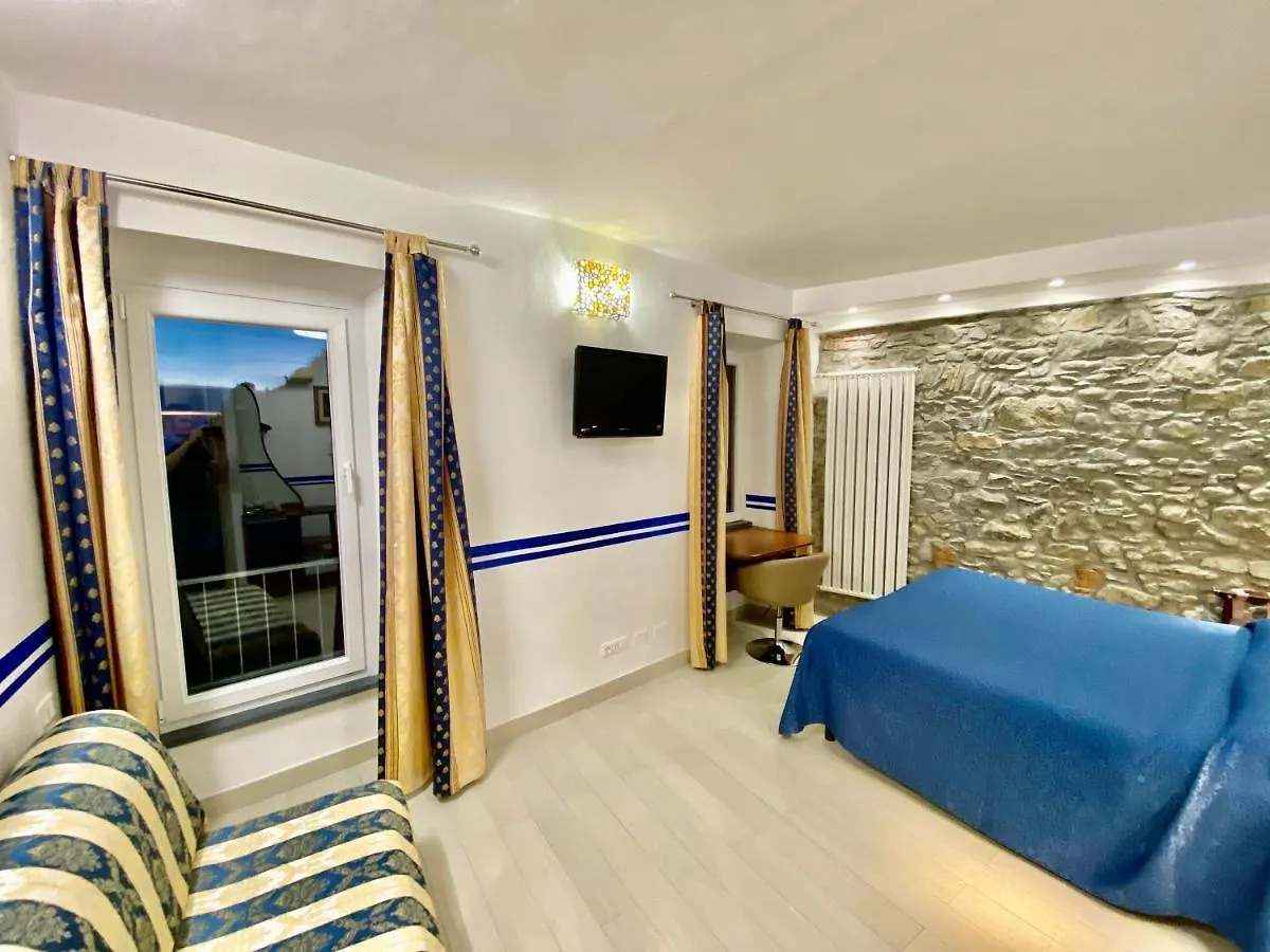 Giovanni Rooms Manarola