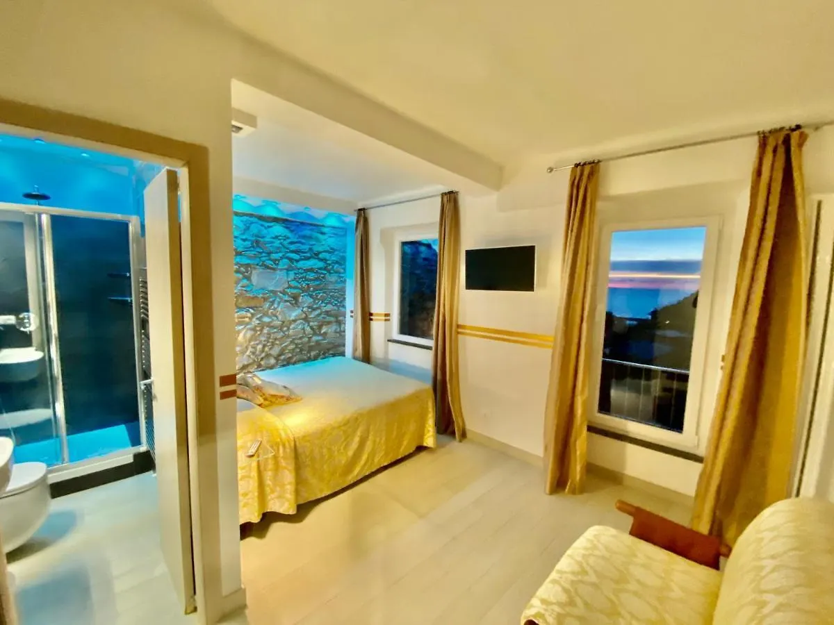 Giovanni Rooms Manarola 3*,