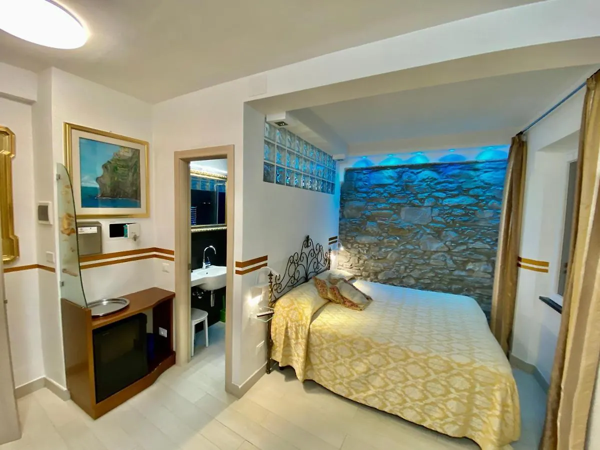 Giovanni Rooms Manarola