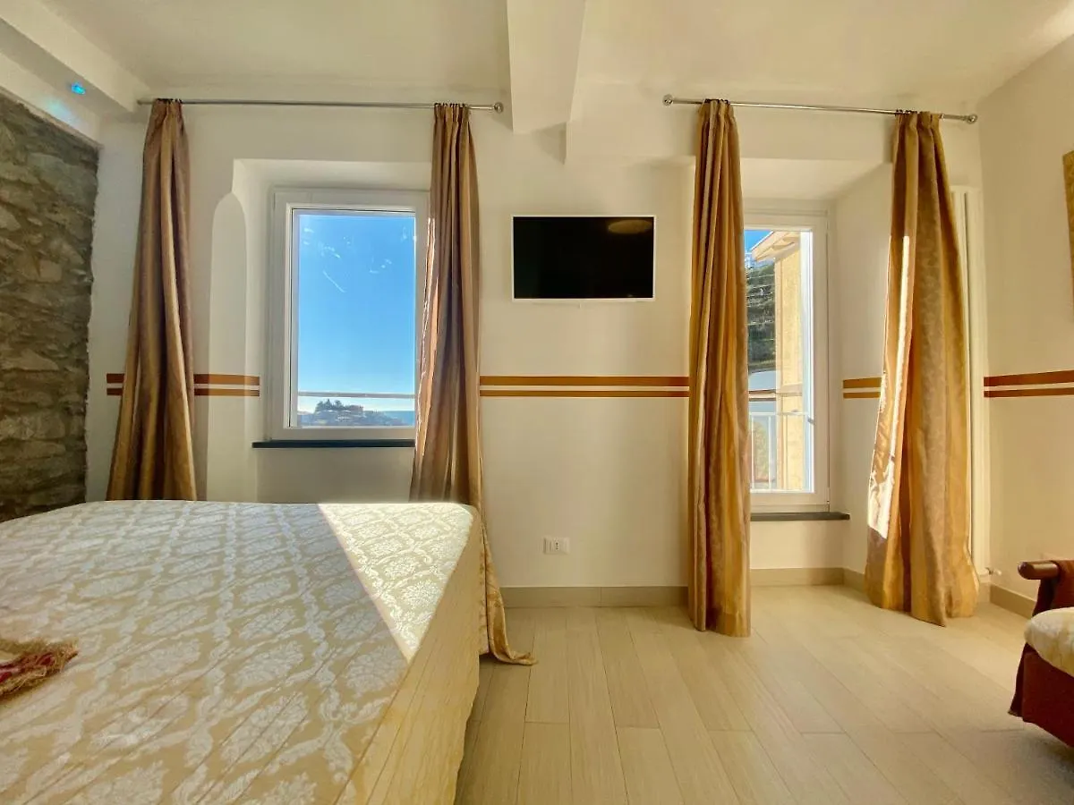 Giovanni Rooms Manarola 3*,
