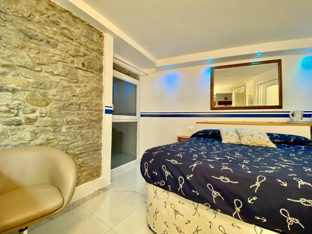 Giovanni Rooms Manarola 3*,  Italy