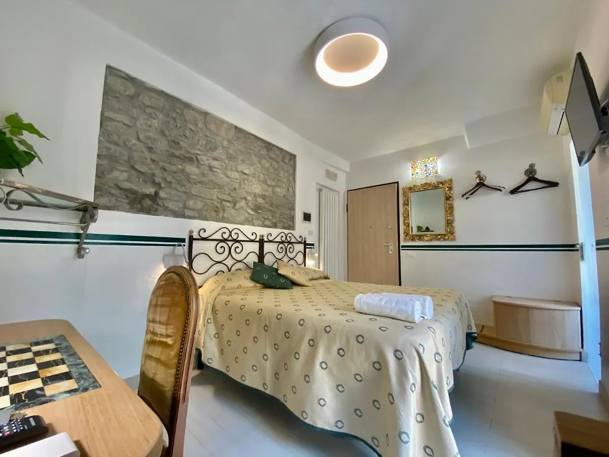 Giovanni Rooms Manarola